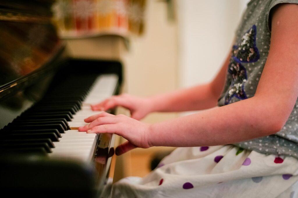 piano, children, child-2323844.jpg